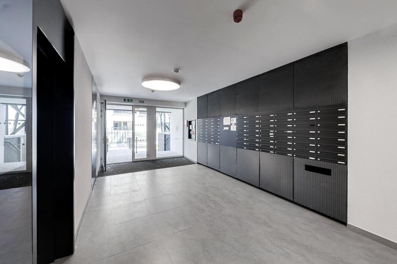Holesovice Delight: Modern Comfort With A Twist In Prague 7 Eksteriør billede