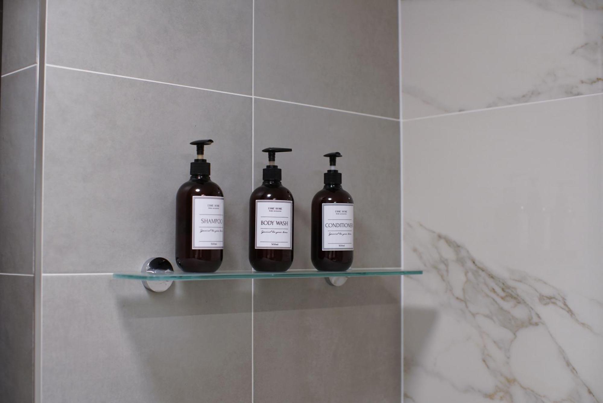 Holesovice Delight: Modern Comfort With A Twist In Prague 7 Eksteriør billede