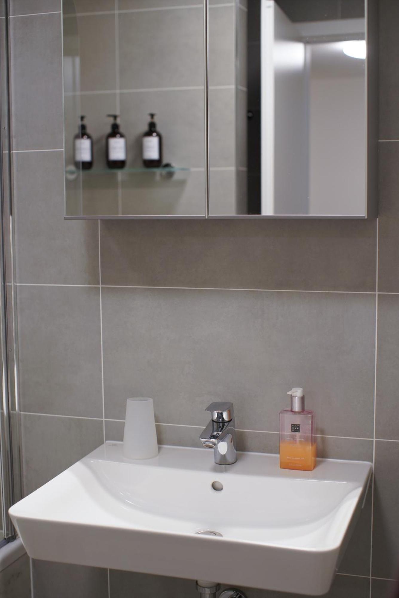 Holesovice Delight: Modern Comfort With A Twist In Prague 7 Eksteriør billede